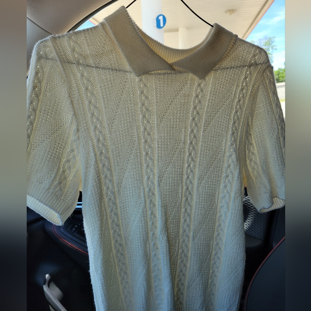 Gorgeous vintage cream collared sweater tee